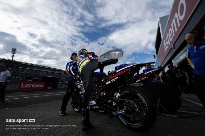 ワイルドカード参戦のカル・クラッチロー選手（YAMALUBE RS4GP Racing Team）。ブーツの底にもalpinestarsのロゴ。細かい