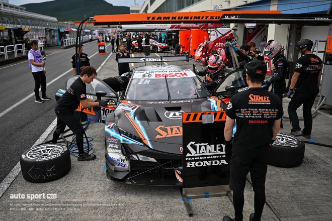 2023スーパーGT第7戦オートポリス　ピット作業練習を行うSTANLEY NSX-GT