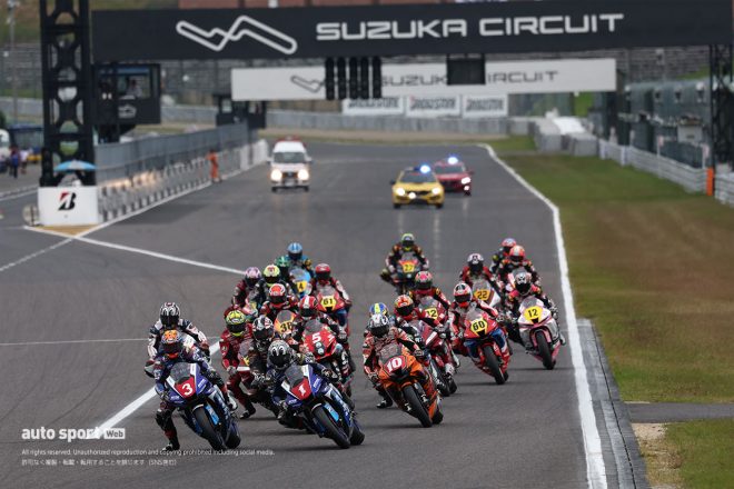 2023全日本ロード第8戦鈴鹿 JSB1000 レース1のスタートシーン