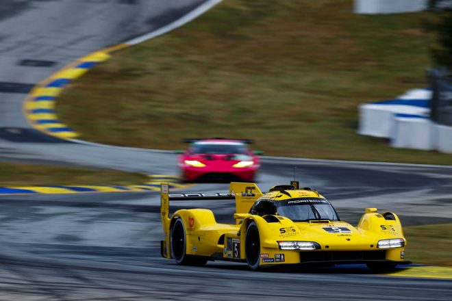 ジェンソン・バトンがIMSAウェザーテック・スポーツカー選手権の2023年最終戦にサードドライバーとして参戦したJDCミラー・モータースポーツの5号車ポルシェ963