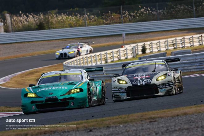 2023スーパーGT第7戦オートポリス　トップ争いを繰り広げる埼玉トヨペットGB GR Supra GTとmuta Racing GR86 GT