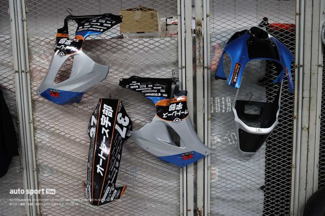 チーム・スズキ・エクスターのカラーリングでを纏うAutoRace Ube Racing TeamのスズキGSX-R1000Rのカウル