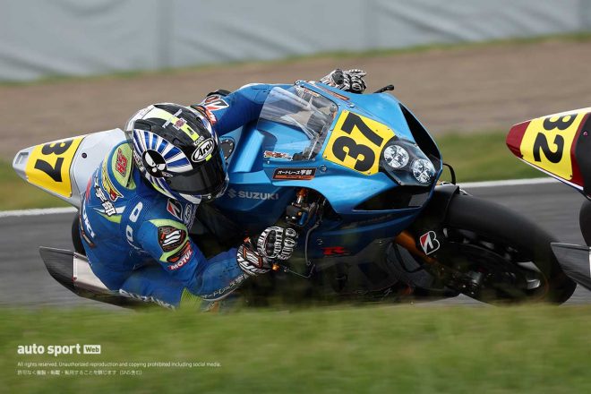 MotoGPのチーム・スズキ・エクスターのカラーリングで走った津田拓也（AutoRace Ube Racing Team）／2023全日本ロード第8戦鈴鹿 レース2