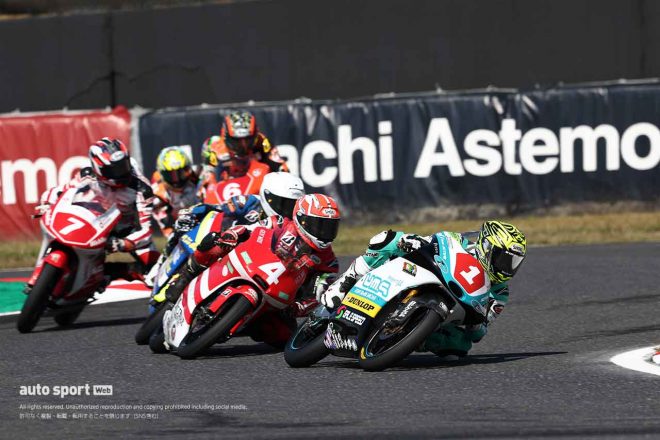 決勝でのトップ争い／2023全日本ロード第8戦鈴鹿 J-GP3