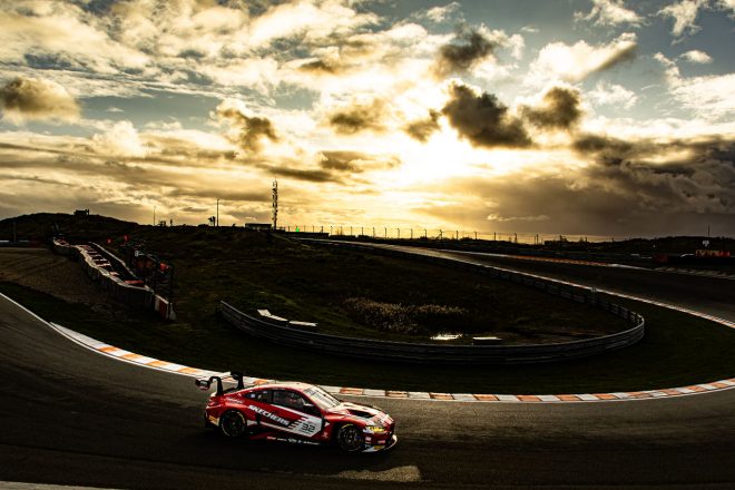 レース2で2位となった“前年王者”チームWRTの32号車BMW M4 GT3