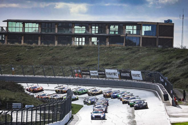 2023年GTワールドチャレンジ・ヨーロッパ第10戦ザントフォールト・レース1のスタートシーン