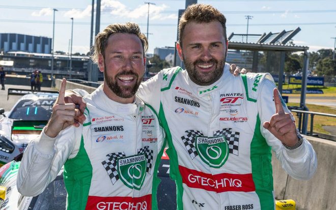 アウディR8 LMS GT3でGTワールドチャレンジ・オーストラリアに出場しているリアム・タルボット（左）