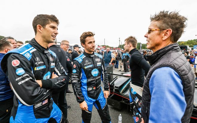 スターティンググリッドでの10号車のドライバーたち。中央がフィリペ・アルバカーキ