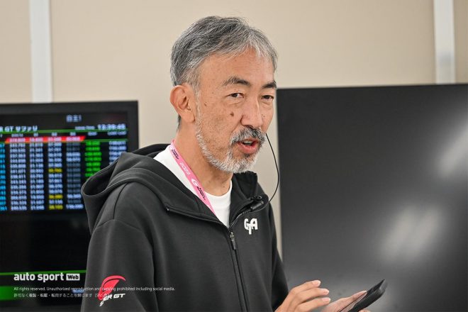 2023スーパーGT第7戦オートポリス　メディア向けに第6戦でのアクシデントの説明を行った服部尚貴レースディレクター