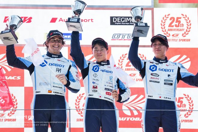2023スーパーGT第4戦富士　表彰台を獲得したDOBOT Audi R8 LMSの片山義章／ロベルト・メリ・ムンタン／神晴也