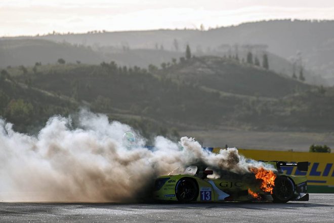 車両火災に見舞われたLMP3クラスのインターユーロポル・コンペティション13号車リジェJS P320・ニッサン