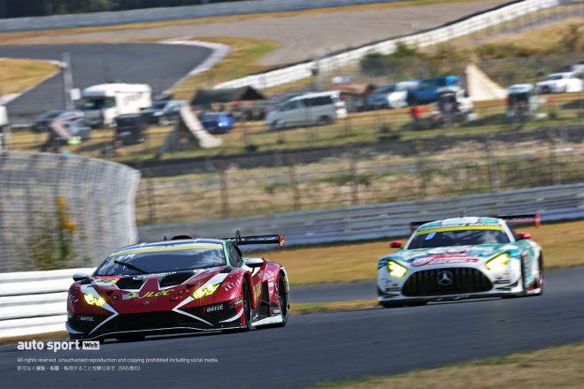 2023スーパーGT第7戦オートポリス　88号車JLOC ランボルギーニ GT3（小暮卓史／元嶋佑弥）とグッドスマイル 初音ミク AMG（谷口信輝／片岡龍也）