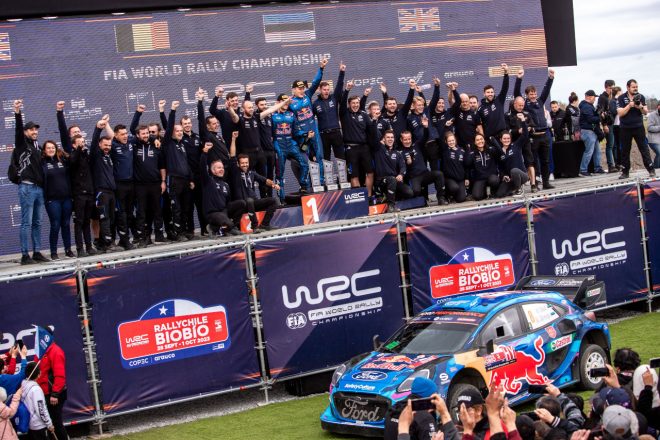 WRC第11戦チリでシーズン2勝目を挙げたMスポーツ・フォードWRTとオット・タナク（フォード・プーマ・ラリー1）