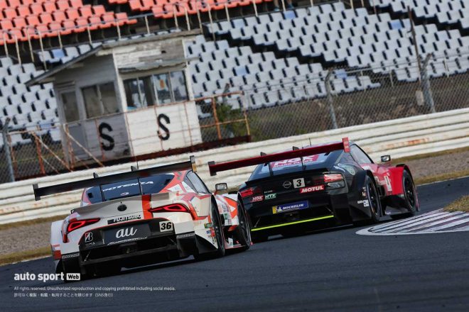 2023スーパーGT第7戦オートポリス　高星明誠が駆るNiterra MOTUL Zと宮田莉朋が駆るau TOM’S GR Supraのバトル