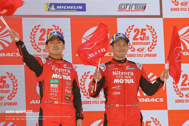2023スーパーGT第7戦オートポリス　3位表彰台を獲得した千代勝正／高星明誠（Niterra MOTUL Z）