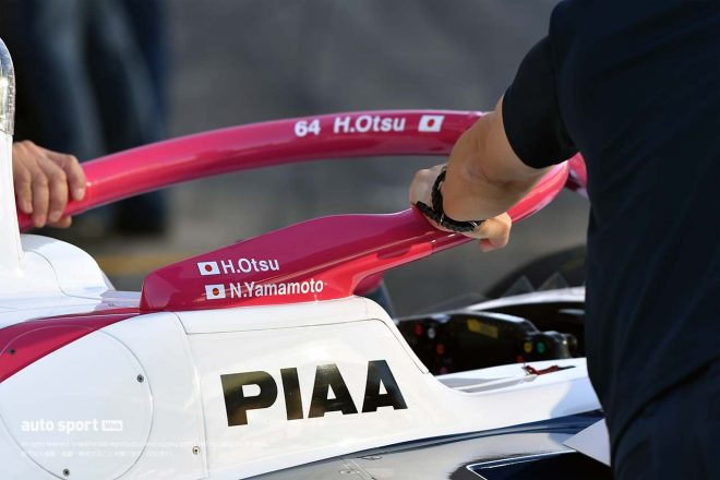 代役参戦する大津弘樹（TCS NAKAJIMA RACING）のマシンには、怪我療養中の山本尚貴のネームも記されている
