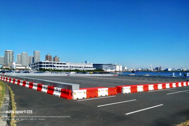 モータースポーツエリアは東棟脇（東棟屋外臨時駐車場側）に設定されている