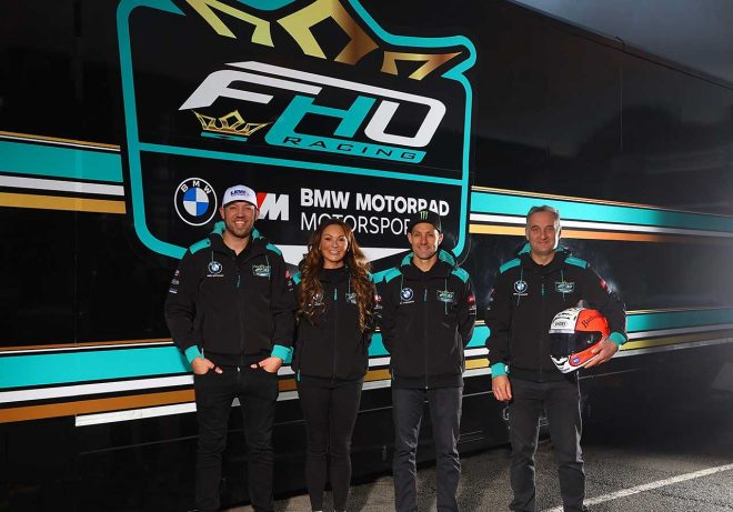 ピーター・ヒックマン、チーム代表、ジョシュ・ブルックス、マイケル・ルター（FHO Racing BMW Motorrad）／2023 マカオグランプリ