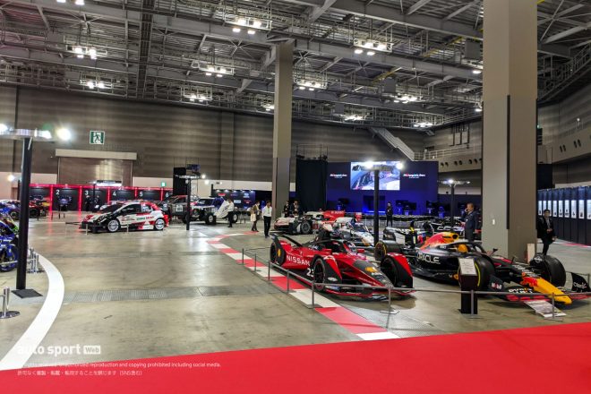 トヨタ・ヤリスWRCも展示される東展示場のモータースポーツゾーン