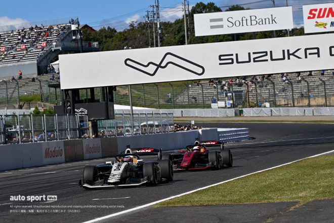 2023スーパーフォーミュラ第9戦鈴鹿　順走で鈴鹿サーキットを走る佐藤琢磨と中嶋一貴