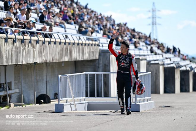 2023スーパーフォーミュラ第9戦鈴鹿　デモランに登場した中嶋一貴