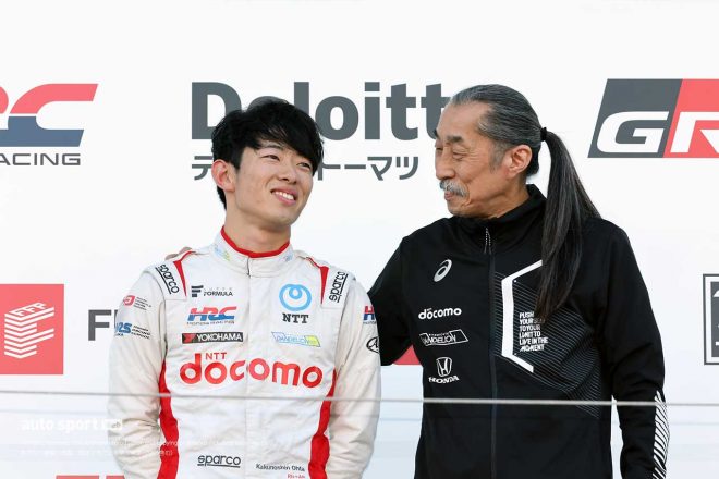 2023スーパーフォーミュラ第9戦鈴鹿　初勝利を飾った太田格之進と村岡潔代表（DOCOMO TEAM DANDELION RACING）