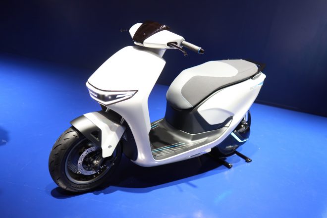 「EM1 e:」から進化して「モバイルパワーパック イー」を2つ搭載した「SC e:」。