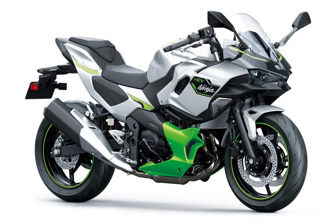 『カワサキNinja 7 Hybrid』。エンジンとモーターの組み合わせで、よりハイパワーに進化している。