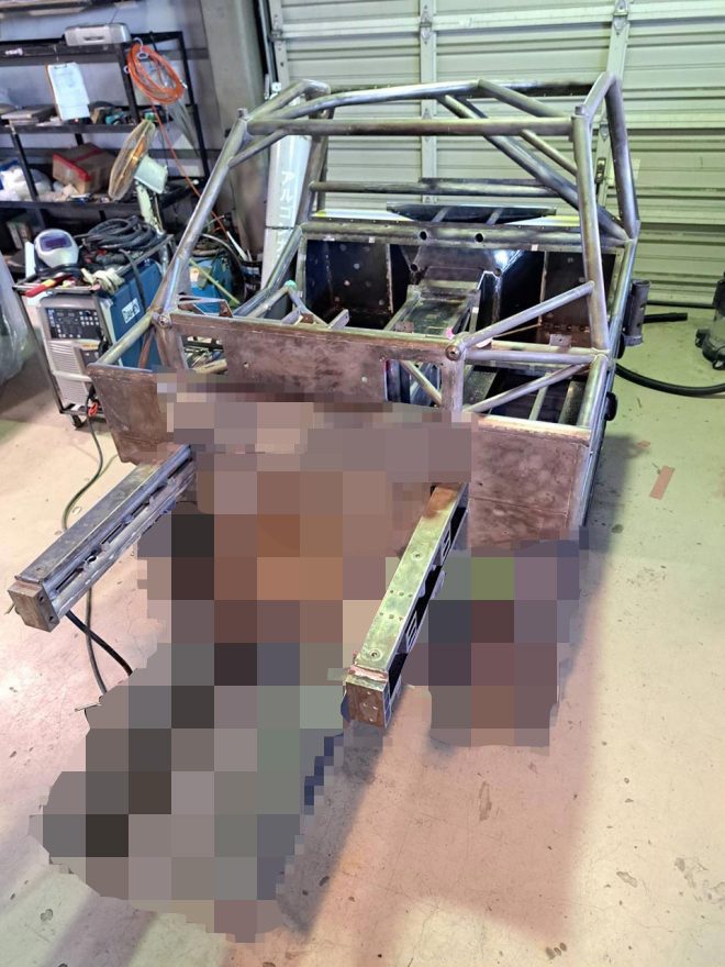 フレームの状態で治具に乗るHOPPY Schatz GR Supra GT。ここから修復作業がスタートしている。 ※チームの要請により一部画像処理を施しました。