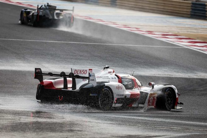 ウエットコンディションとなったFP1の様子