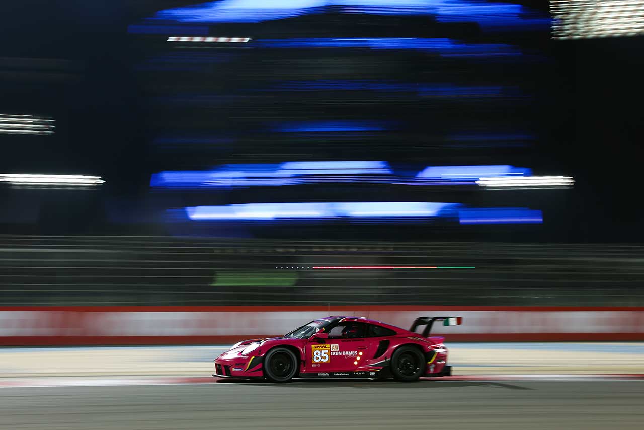 サラ・ボビーらがドライブするアイアン・デイムスの85号車ポルシェ911 RSR-19