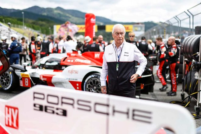 2023年WEC第6戦富士のグリッドに佇むロジャー・ペンスキー