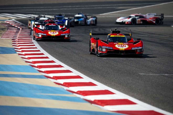 スタート直後、50号車が2番手、51号車が3番手を走行したフェラーリ499P