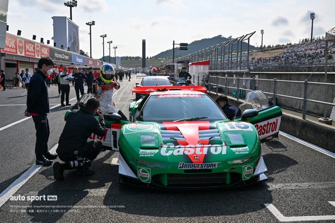 2023スーパーGT第8戦もてぎ　デモランを行ったカストロール無限NSXとホンダ・シビック・タイプR-GT