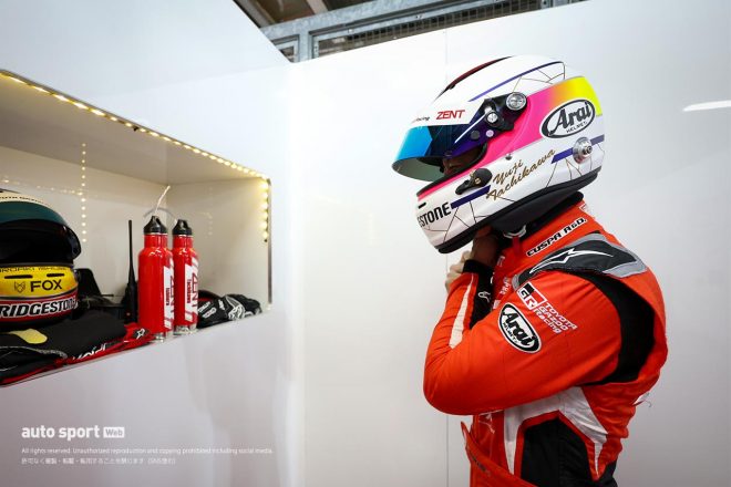 2023スーパーGT第8戦もてぎ　ラストレースのスペシャルヘルメットを被って臨んだ立川祐路