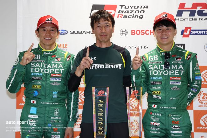 2023年シーズンのチャンピオンに輝いた吉田広樹／青柳浩監督／川合孝汰（埼玉トヨペットGB GR Supra GT）
