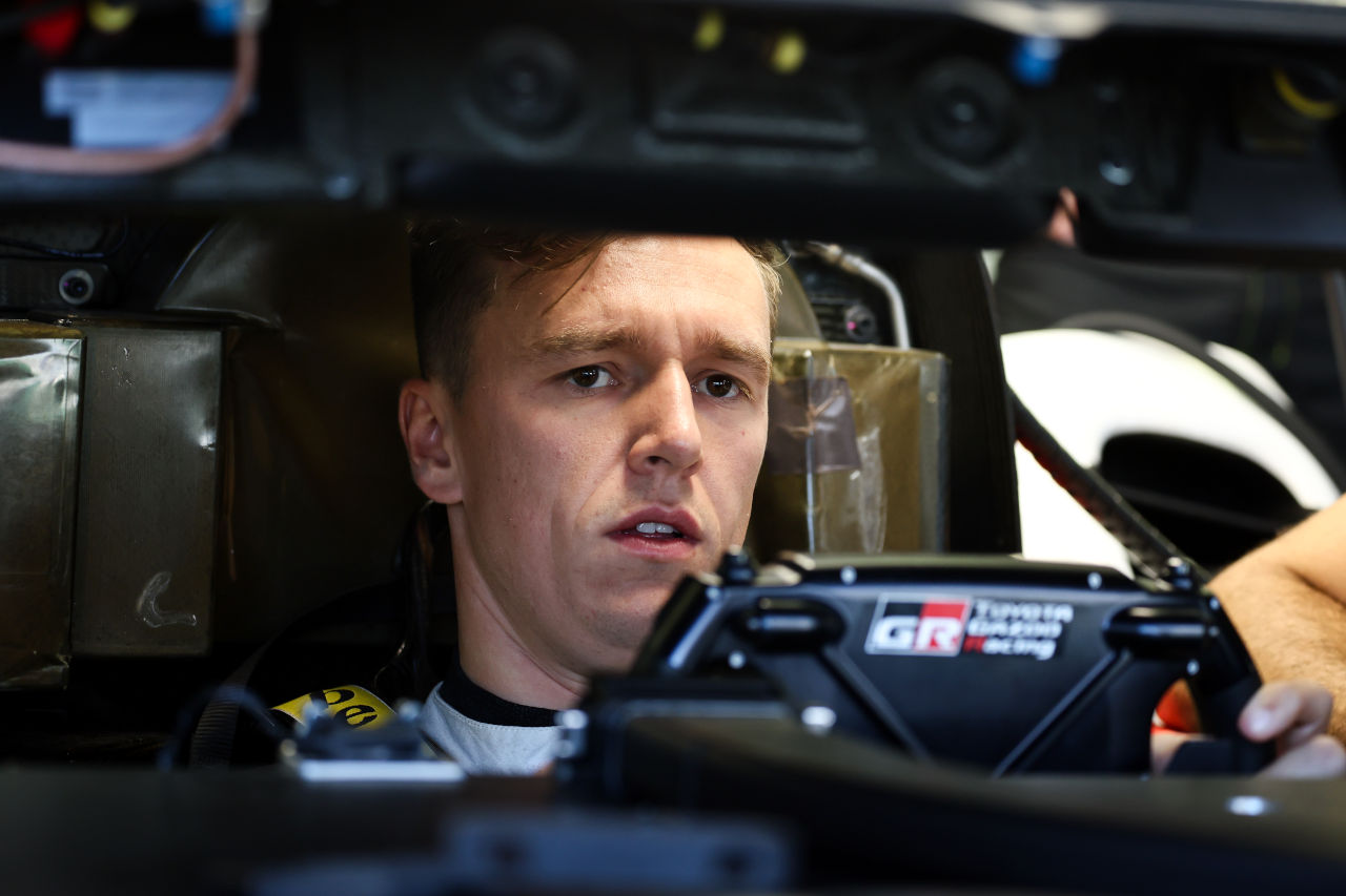 「今朝起きたとき、TOYOTA GAZOO Racingがマニュファクチャラーとドライバーの世界チャンピオンを勝ち取ったクルマをドライブできるということに、本当に興奮した」と述べた26歳のベン・バーニコート