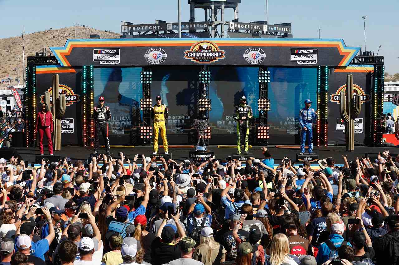 最終ステージ"Championship 4"は、ウイリアム・バイロンとカイル・ラーソン（Hendrick Motorsports／シボレー・カマロ）に、クリストファー・ベル（Joe Gibbs Racing／トヨタ・カムリ）、そしてブレイニーの4名による争いとなった