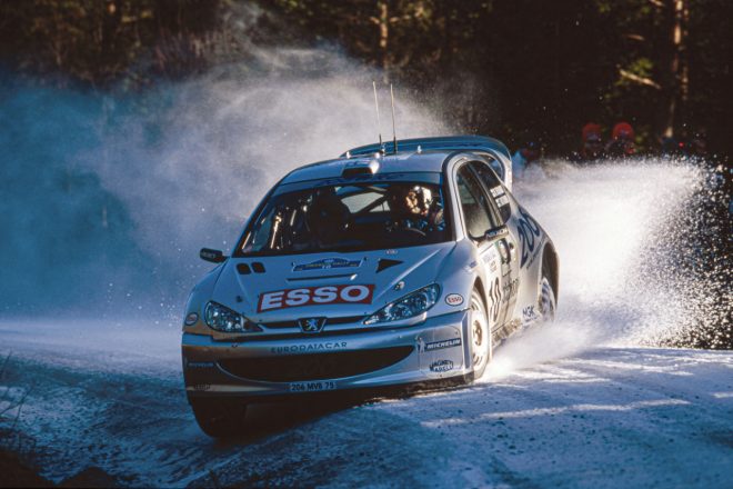 プジョー206 WRCを駆り2000年第2戦スウェーデンで初優勝を飾ったマーカス・グロンホルム。この年4勝を挙げてシリーズチャンピオンとなった。