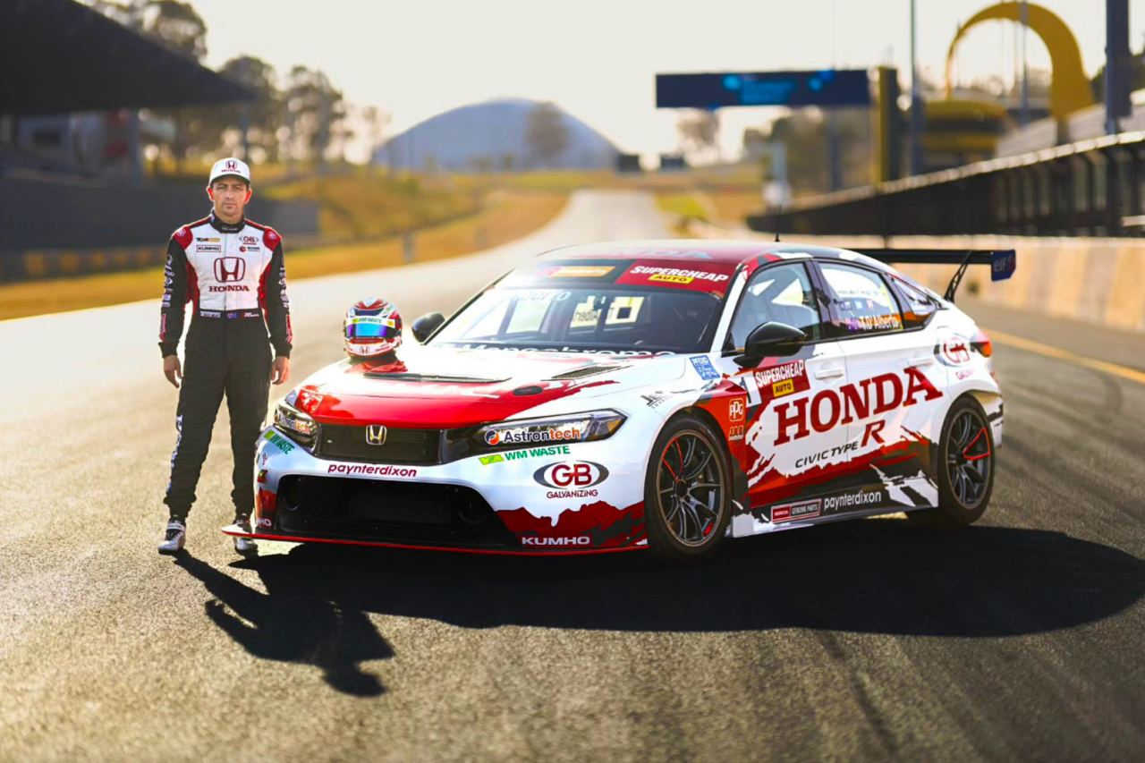 国内選手権組の昨季王者であるトニー・ダルベルト（ウォール・レーシング）は、現在ランキング4位につけるシリーズでの巻き返しと「世界戦対策」として、ようやくFL5型ホンダ・シビック・タイプR TCRのデリバリーを受けた