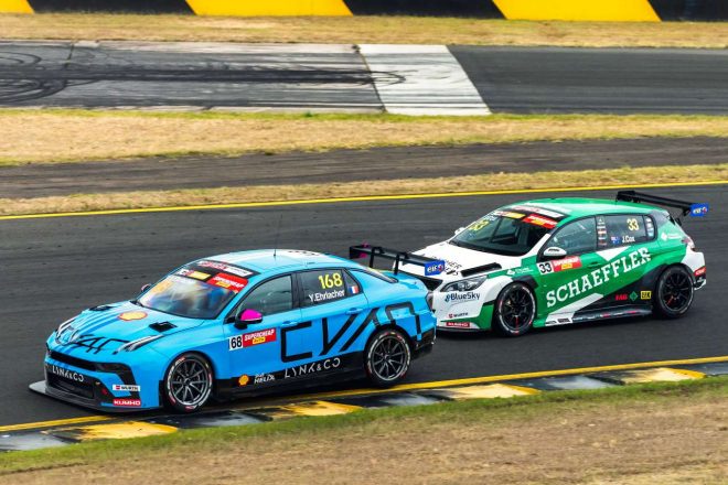 ペナルティや接触で不振の週末を過ごしたヤン・エルラシェール(リンク&コー・シアン・レーシング/リンク&コー03 TCR)「裁定判断の一貫性にはまだ疑義がある」