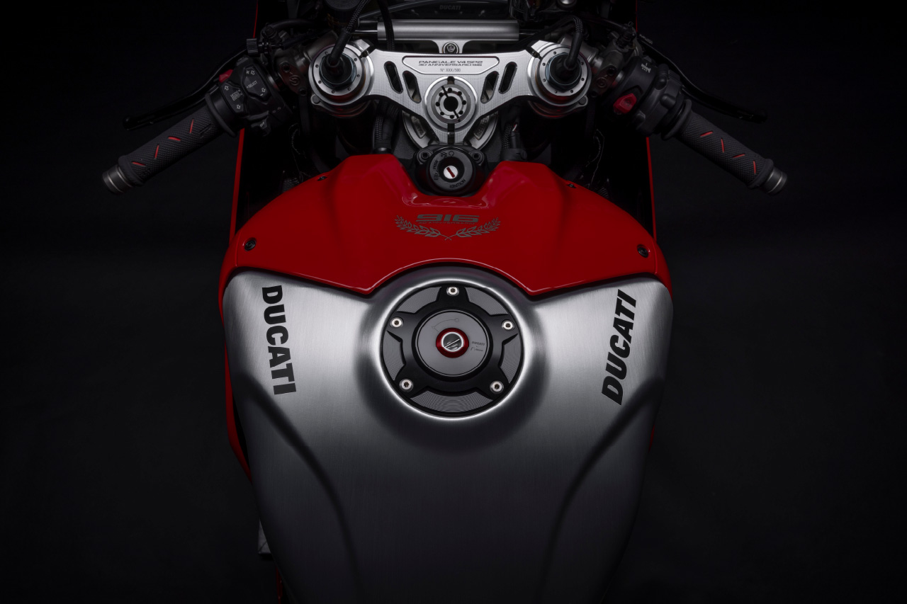 専用 ドゥカティ916[名車バイクレビュー] ドゥカティを世界一流に
