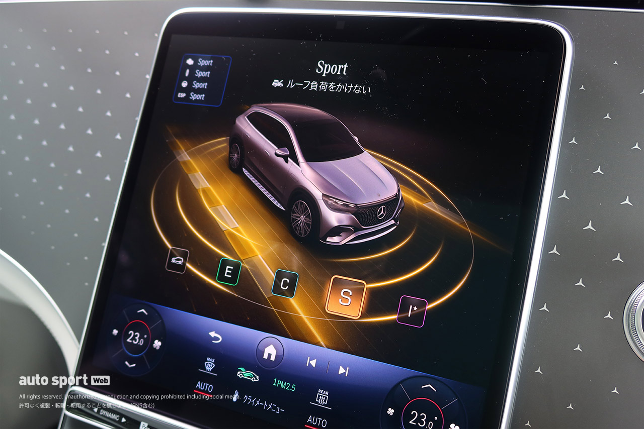 「スポーティ」は立体的なパフォーマンスバーを採用し、走行状態（加速、減速、充電など）をエモーショナルに、そしてわかりやすく表示する。「Gフォースパック」は加速度の変化に応じて円盤が空間内を移動する。