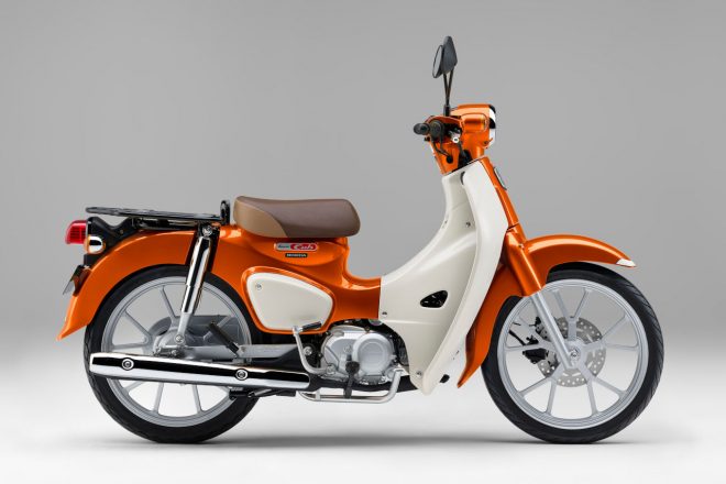 ホンダ・スーパーカブ110（カラー：フレアオレンジメタリック）