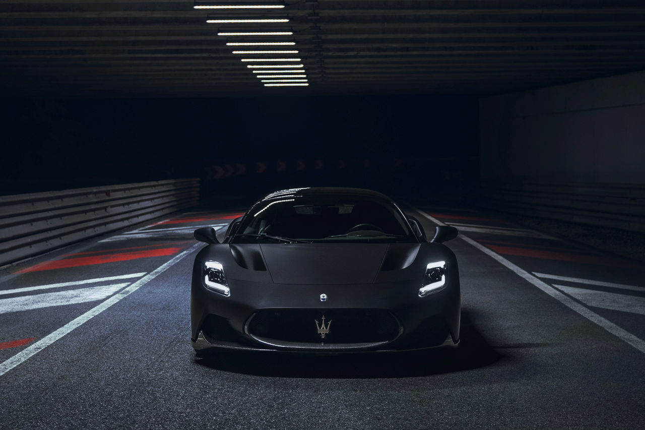 マセラティMC20ノッテ　フロントビュー