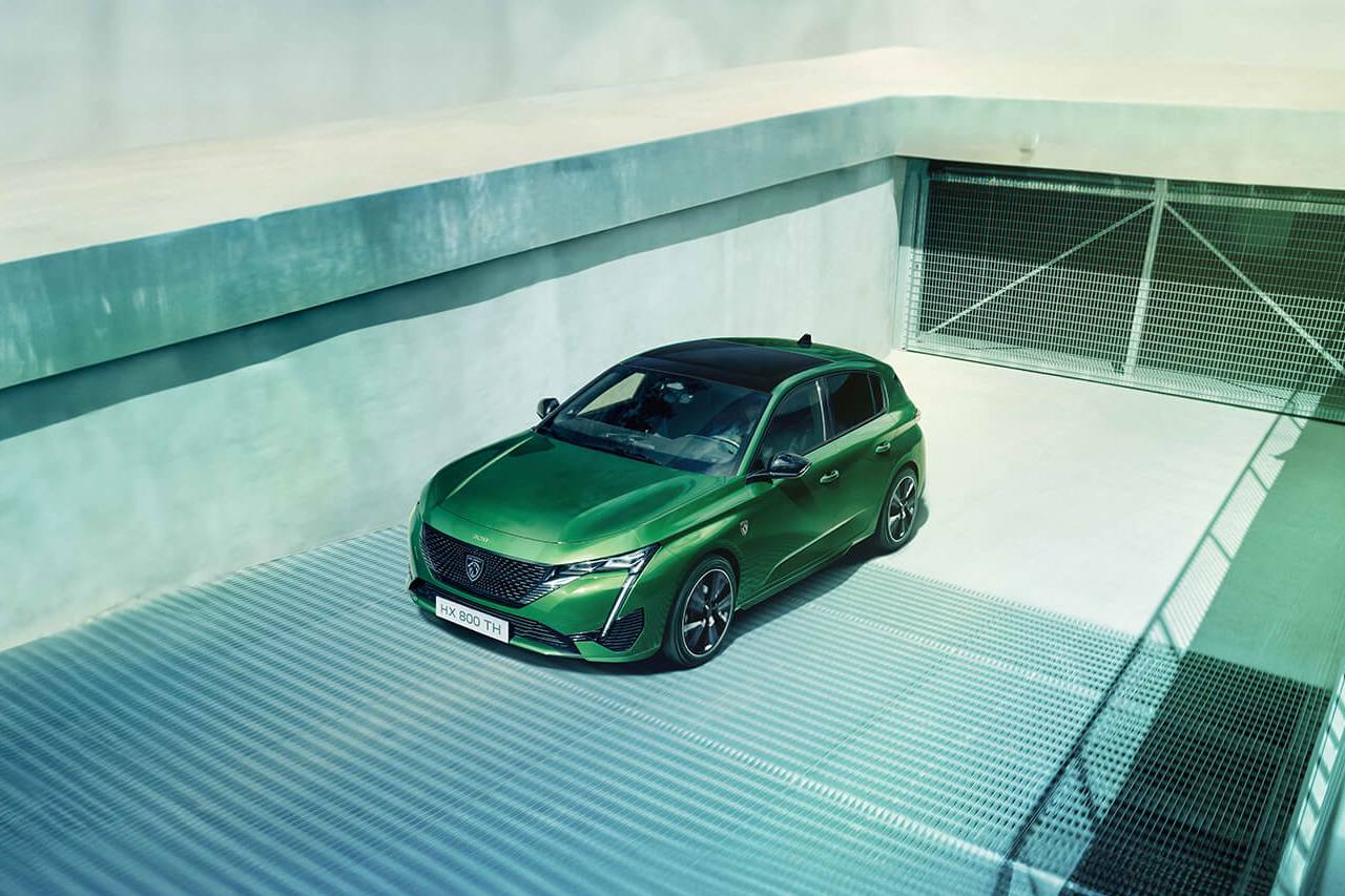 プジョーブランドの新しい紋章を配した最初の記念すべきモデルとなった現行『308』のGTグレードに、特別仕様車"PureTech Edition"が登場