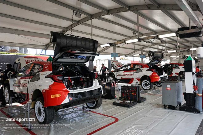 ラリージャパンはホームラリーとなるTOYOTA GAZOO Racing WRT。まだシェイクダウン前ということで和やかな雰囲気で作業が進んでいました。