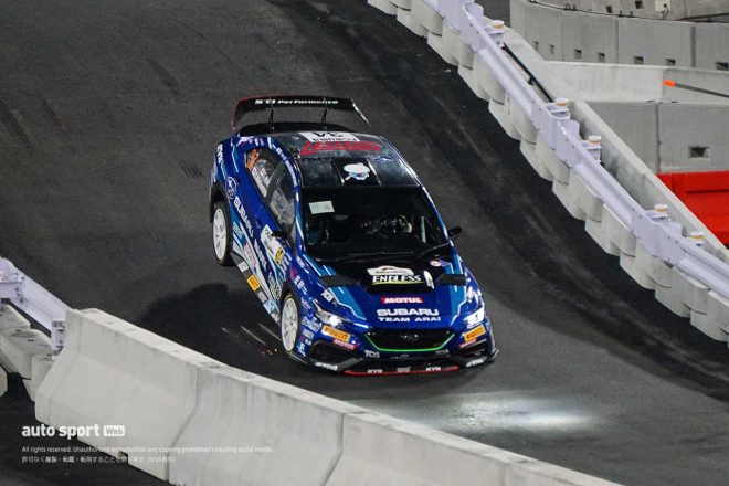 そのスーパーSSは予想以上に盛り上がりをみせたように感じました。ジャンピングスポットでは選手の個性が出るようで、新井敏弘選手のスバルWRX S4はフロントバンパーがゴツリと……。