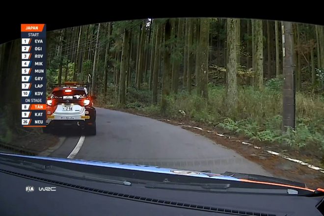 SS9“Nukata Forest 1”のコース上に停車していたオフィシャルカー（ゼロAカー）