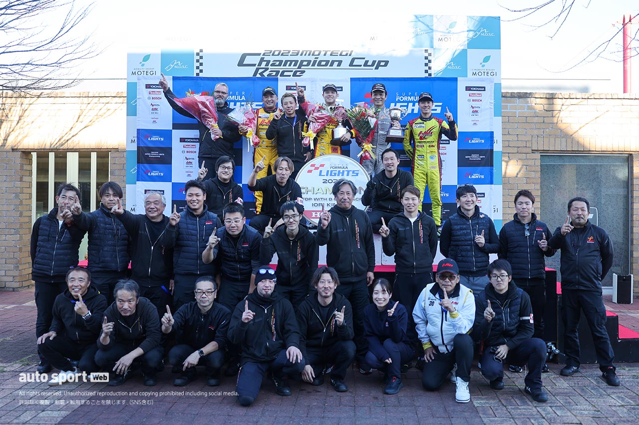 2023スーパーフォーミュラ・ライツ第6大会もてぎ　チャンピオン表彰台